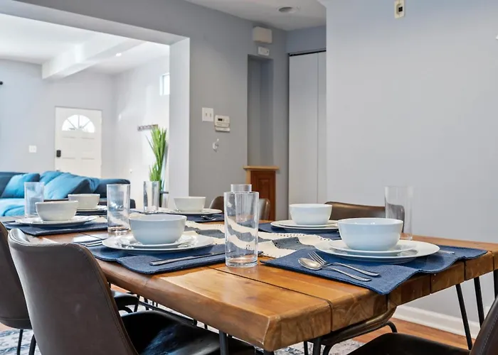 3 Bedroom Home, Steps From Walnut Street With Free Parking *