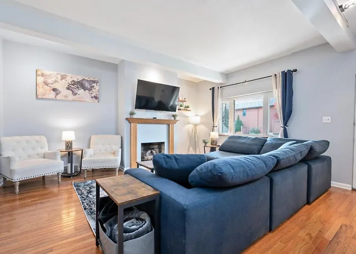 3 Bedroom Home, Steps From Walnut Street With Free Parking Holiday home *