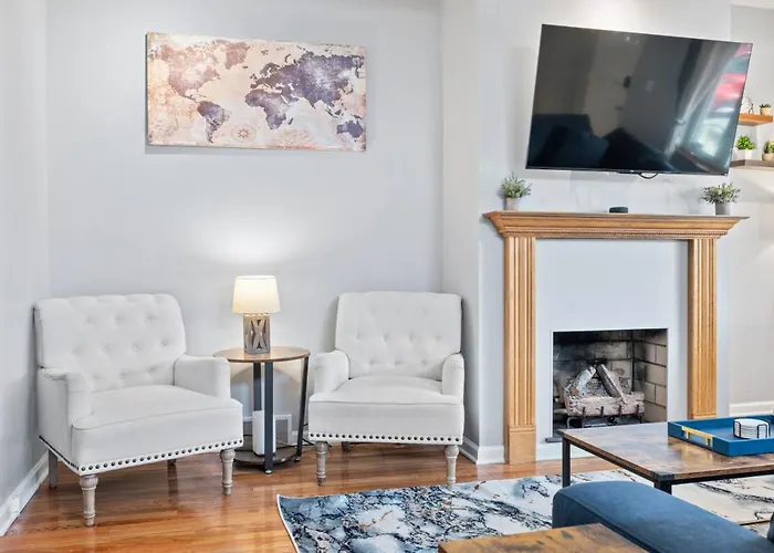 Holiday home 3 Bedroom Home, Steps From Walnut Street With Free Parking Pittsburgh