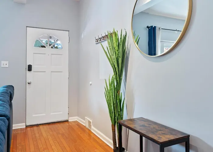 3 Bedroom Home, Steps From Walnut Street With Free Parking