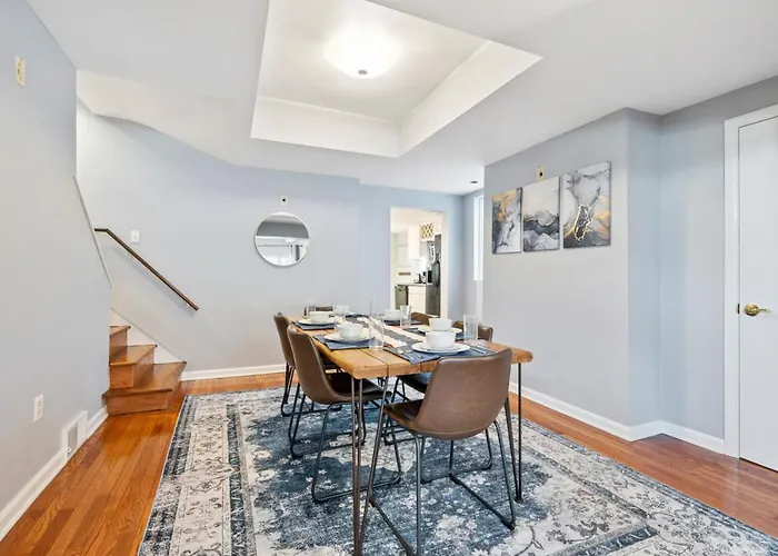 Holiday home 3 Bedroom Home, Steps From Walnut Street With Free Parking Pittsburgh