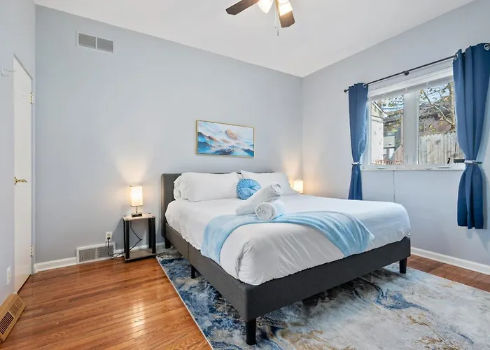 3 Bedroom Home, Steps From Walnut Street With Free Parking *