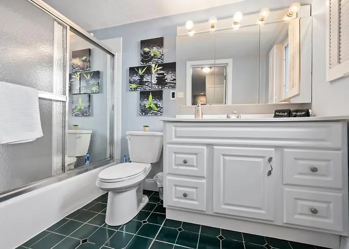 3 Bedroom Home, Steps From Walnut Street With Free Parking